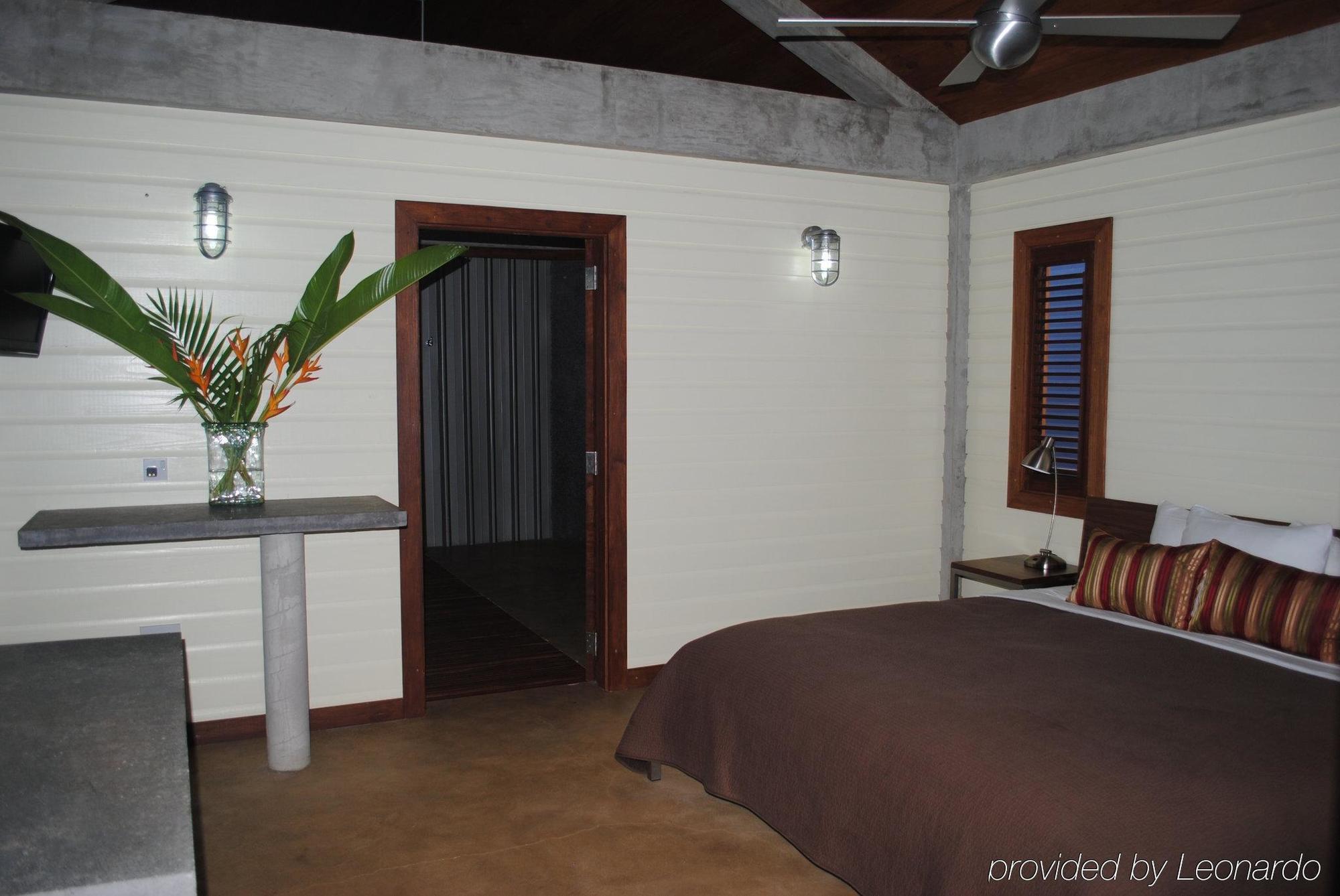 Pagua Bay House - Oceanfront Cabana'S Marigot Buitenkant foto