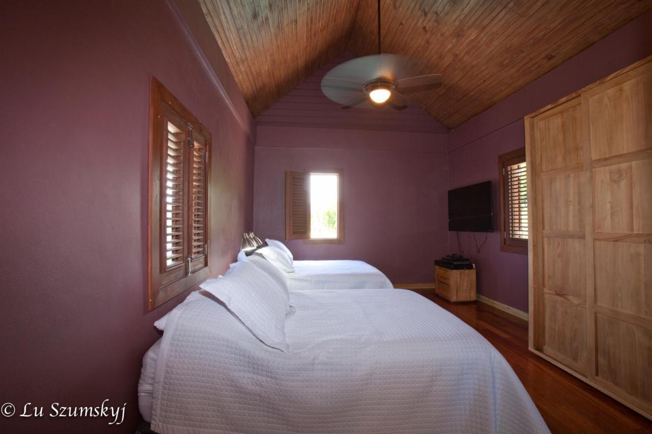 Pagua Bay House - Oceanfront Cabana'S Marigot Buitenkant foto